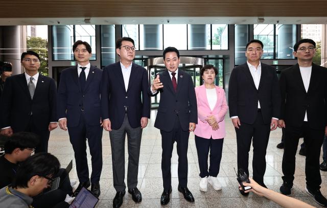 장윤기 사건과 관련해 경찰청을 항의 방문한 장동혁 국민의힘 대표가 10일 서울 서대문구 경찰청에서 발언하고 있다 사진연합뉴스