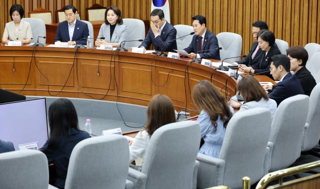 국민의힘 장동혁 대표가 10일 국회에서 열린 국민의힘 중앙여성위원회·맘Mom편한특별위원회 공동 주최 6·3 참정권 침해 전국 학부모 시국 대토론회에서 발언하고 있다사진연합뉴스