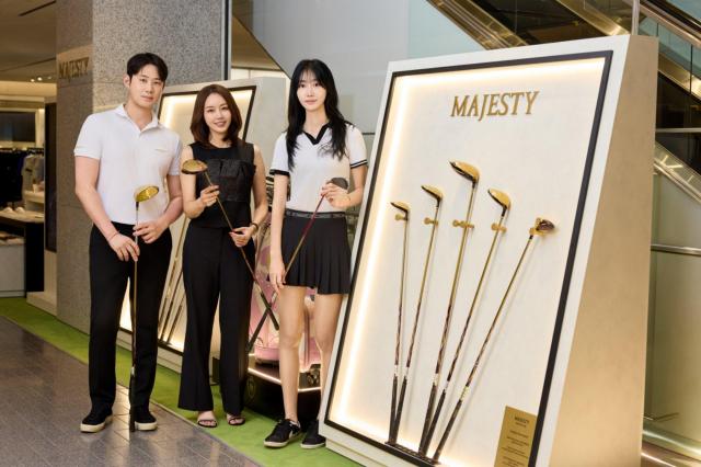 롯데백화점 본점 6층 마제스티골프 팝업을 찾은 앰배서더 김민아와 Team 마제스티 사진마제스티골프