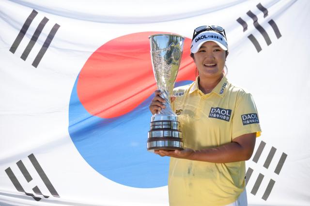 유해란이 미국여자프로골프LPGA 투어 시즌 네 번째 메이저 대회인 아문디 에비앙 챔피언십총상금 910만 달러 정상에 올랐다 사진연합뉴스·로이터