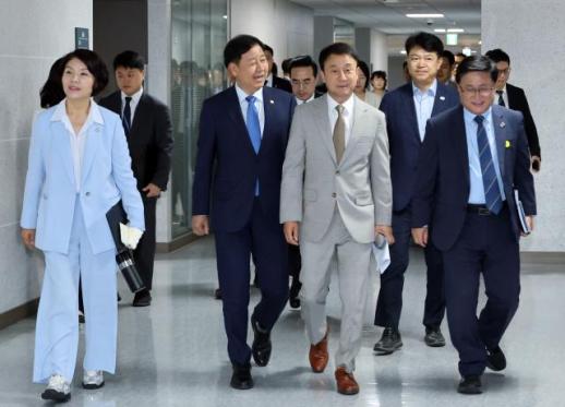 당정, 하반기 경제전략 시동…3대 메가프로젝트 속도전