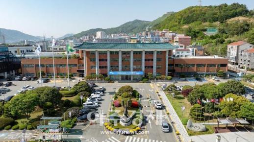 김해시, 중소기업 금융·판로 지원...경영 부담 줄이고 시장 진출 돕는다