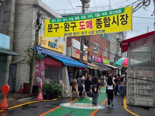 [현장&] 어른이로 북새통...2030 핫플레이스 변모한 창신동 완구시장
