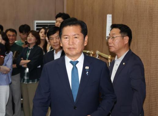 與, 선호투표제 대립 속 가열…鄭 연임도전 선언