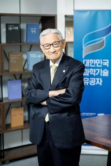 조완규 초대 과학기술한림원장 사진한국과학기술한림원