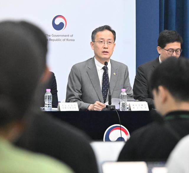이형일 재정경제부 차관이 7월 10일 정부세종청사에서 열린 하반기 경제성장전략 상세 브리핑에 참석 주요내용을 발표하고 있다 사진재정경제부