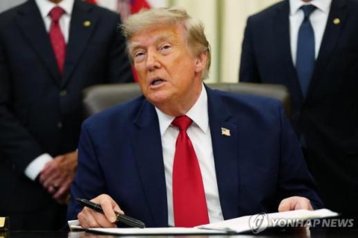 Ông Trump tuyên bố sẽ tiếp tục không kích Iran, gọi bản ghi nhớ ngừng bắn chỉ là phép thử