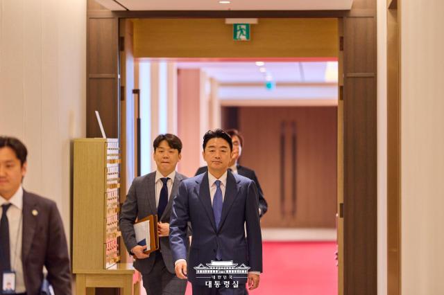 Seoul sends presidential chief to Qatar for emirs funeral