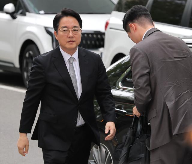 김건희 여사가 연루된 수사 무마 의혹을 받는 심우정 전 검찰총장이 지난 10일 피의자 조사를 위해 경기 과천 2차 종합특검으로 출석하고 있다 사진연합뉴스