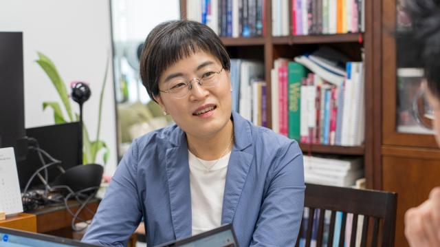 전혜진 한양사이버대학교 호텔외식경영학과 학과장이 지난 7일 아주경제와의 인터뷰에서 한국호텔관광학회 춘계국제학술대회 최우수논문상을 수상한 논문에 대해 설명하고 있다 사진한양사이버대