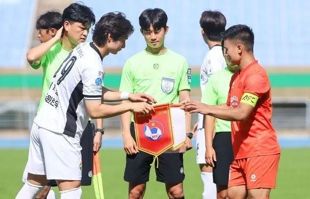 강원fc와 베트남 축구 대표팀이 경기를 진행하는 모습 사진베트남 축구 연맹 VFF