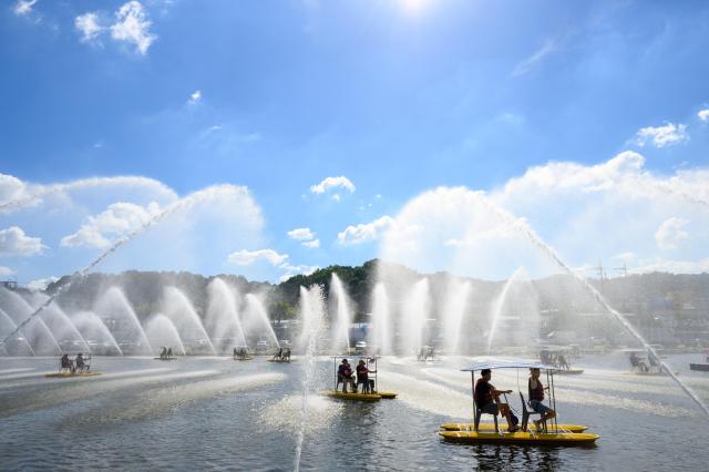 장흥물축제에서 즐길 수 있는 수상자전거 사진장흥군