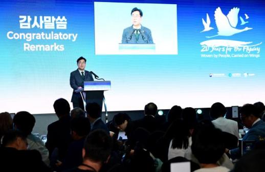 박찬대 인천시장, 세계 첫 IUCN 생물다양성 우수 인증...저어새 보전 20년 결실