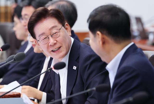 李대통령 얼마면 초고가 주택입니까...생중계 중 댓글로 여론조사