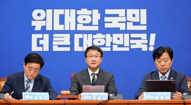 더불어민주당 한병도 대표 직무대행 겸 원내대표가 지난 8일 국회에서 열린 최고위원회의에서 발언하고 있다사진연합뉴스