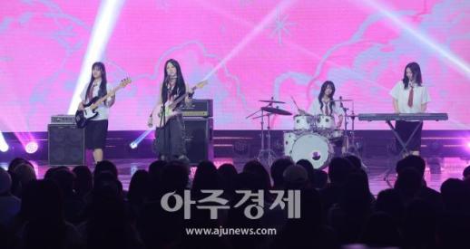 [포토] 더 쇼 무대오른 해나