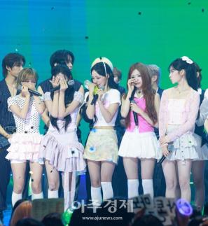 [포토] 기쁨의 눈물 흘리는 메이·미나미·원이·제나... 그리고 지켜보는 리브