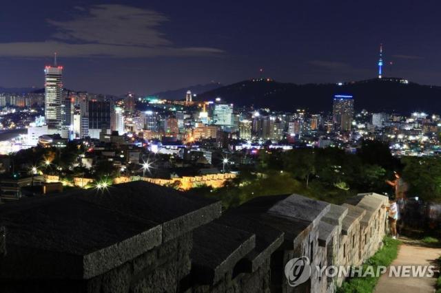Khung cảnh về đêm tại đoạn Naksan của Thành cổ Hanyang Hanyangdoseong
Ảnh do Chính quyền TP Seoul cung cấp