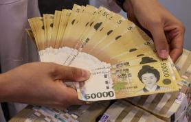 South Korea stays awash in cash, bolstering case for rate hike