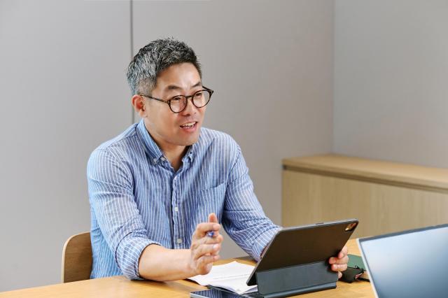 김부영 LG전자 모니터상품기획팀장은 최근 서울 여의도 LG트윈타워에서 본지 기자와 만나 인터뷰하고 있다 사진LG전자
