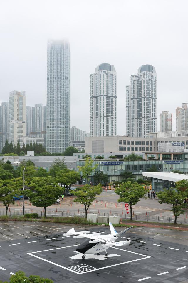 A UAM aircraft is unveiled during the 2026 Korea Drone  UAM Expo and Urban Air Mobility UAM Flight Showcase at the INU Innovation Center of the University of Incheon in Incheon on July 15 2026 AJP Yoo Na-hyun