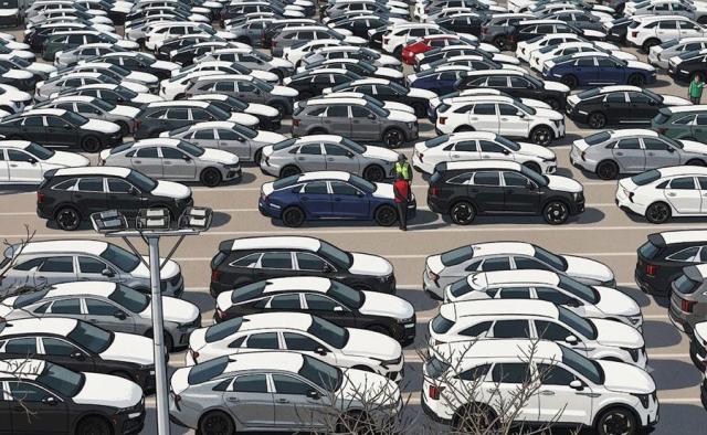 Exports of eco-friendly vehicles top 100,000 units for first time in June