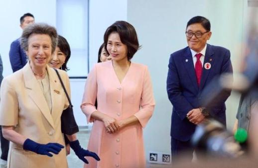 김혜경 여사, 앤 공주와 세이브더칠드런 방문…아동권리 활동 격려 