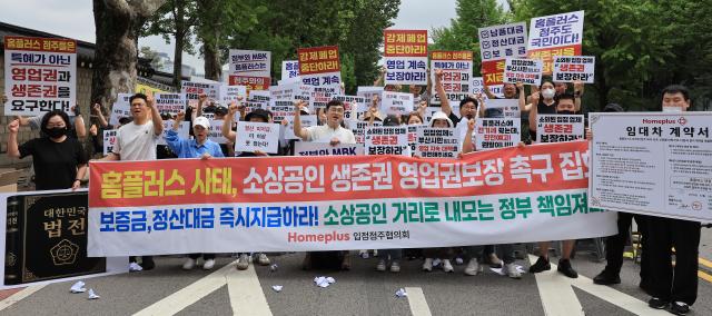 Members of the National Homeplus Tenant Owners Association hold pickets at a rally outside Cheong Wa Dae in Jongno-gu Seoul on July 15 2026 demanding the government guarantee their survival and operating rights amid the Homeplus crisis AJP Han Jun-gu