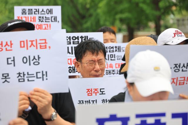 A Homeplus tenant owner weeps at a rally outside Cheong Wa Dae in Jongno-gu Seoul on July 15 2026 AJP Han Jun-gu