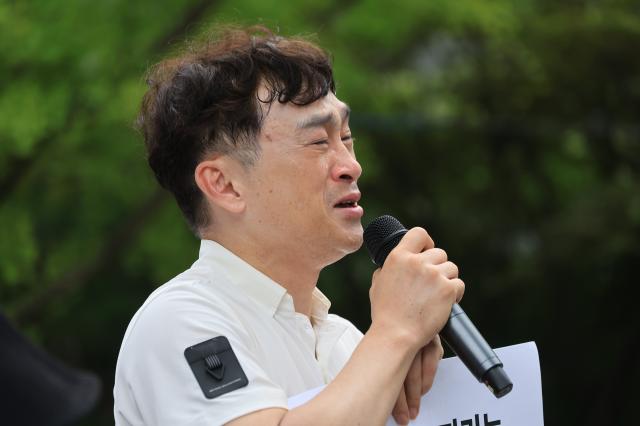 A Homeplus tenant owner weeps at a rally outside Cheong Wa Dae in Jongno-gu Seoul on July 15 2026 AJP Han Jun-gu
