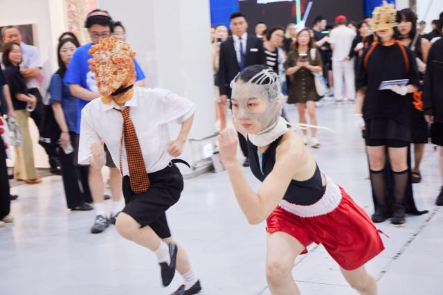 Frieze LIVE Frieze Seoul 2025 Photo by Wecap Studio Courtesy of Frieze 사진프리즈