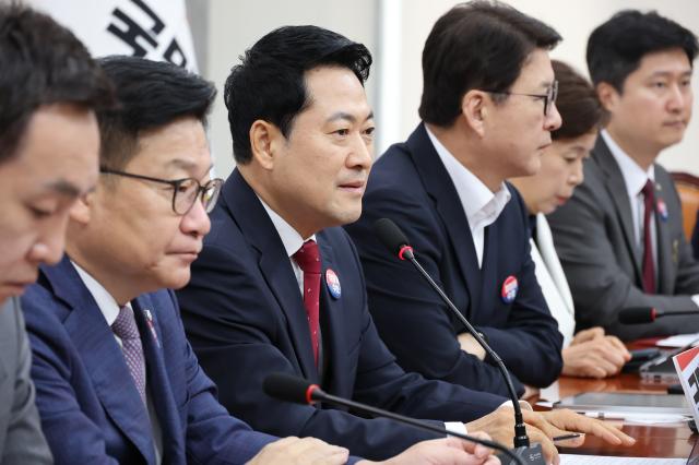 장동혁 국민의힘 대표가 16일 국회에서 열린 최고위원회의에서 발언하고 있다 사진연합뉴스