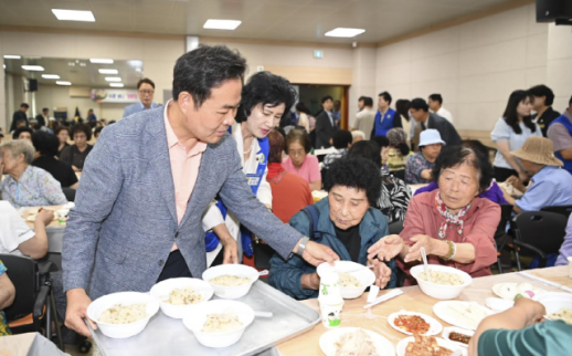 문경 바르게살기협의회, 어르신 100명 초청 삼계탕 나눔