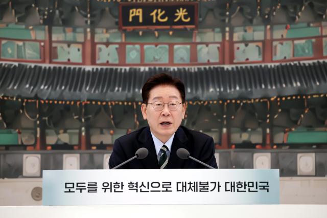 이재명 대통령이 16일 청와대 영빈관에서 열린 부처 업무보고에서 발언을 하고 있다 사진연합뉴스