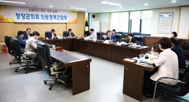 제10대 청양군의회 첫 의원 정책간담회 모습사진청양군의회
