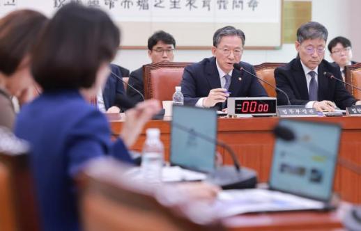 [데스크 칼럼] 보완수사권 공방, 검찰도 경찰도 아닌 국민을 보라