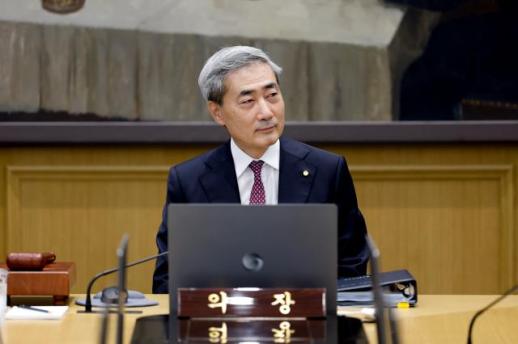 한은 총재 기준금리 인상 기조 이어갈 필요…시기·속도는 지표 보고 판단