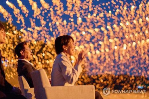 Hàn Quốc đưa lễ hội pháo hoa truyền thống Seonyujulbulnori ở Andong vươn tầm thế giới