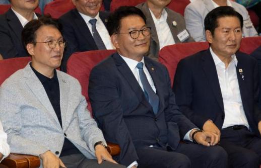與, 후보 등록 시작으로 막 오른 전당대회…당권주자들 당심 잡기 총력