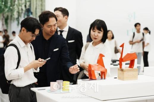 [포토] 환대 한국공예전 둘러보는 관람객들