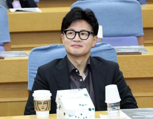 검찰 보완수사권 유지 61%·폐지 23%…한동훈 복당 반대 37%