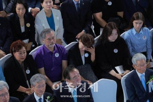 [포토] 조정식 국회의장, 현행 헌법과 제도의 사각지대에서 기본권을 온전히 보장받지 못한 국민 5명 초청