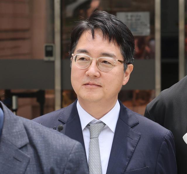  12·3 비상계엄 내란 가담 및 즉시항고 포기 관련 직권남용 의혹을 받는 심우정 전 검찰총장이 지난 6월 구속 전 피의자 심문영장실질심사을 받고 서울 서초구 서울중앙지법을 나서고 있다 사진연합뉴스