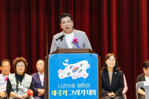 이계철 화성특례시의회 의장 어린이가 행복한 도시 만들겠다