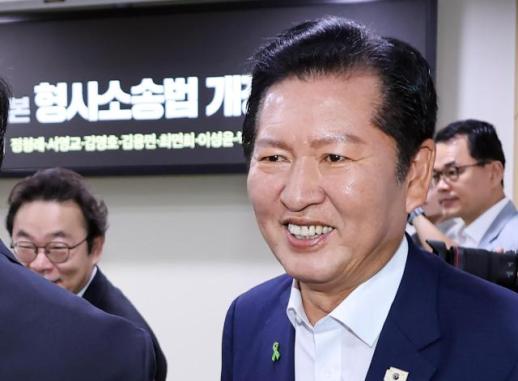 정청래 후원회장에 故 이해찬 배우자…검찰개혁 완수할 것