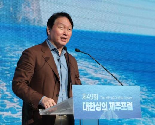 최태원, SK하이닉스 성과급 논란에 손대야 하는 상황 올 수도