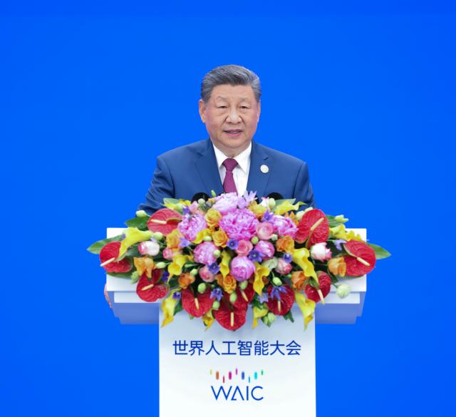 시진핑 중국 국가주석이 17일 중국 상하이에서 열린 2026 세계인공지능대회WAIC 및 글로벌 AI 거버넌스 고위급 회의 개막식에서 기조연설을 하고 있다 사진신화통신