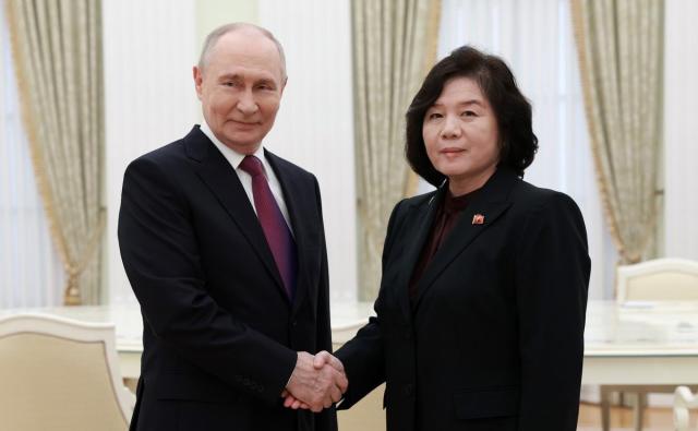 Putin greets N. Korean foreign minister amid Kims return visit rumor 