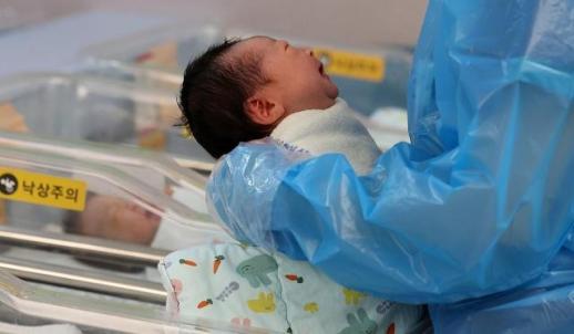Gần một nửa nhân viên không thể sử dụng chế độ nghỉ thai sản