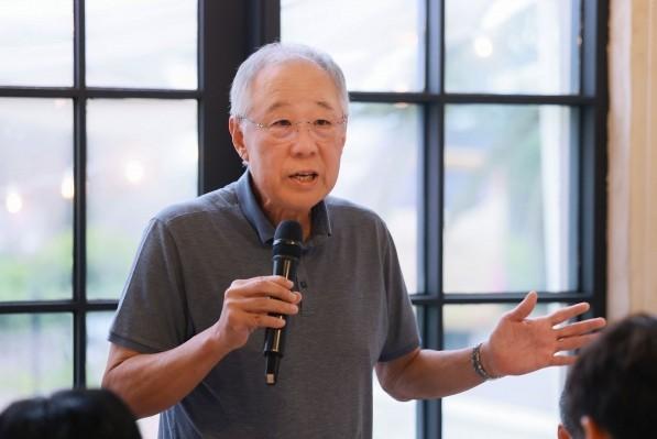 류진 한국경제인협회 회장 겸 풍산그룹 회장이 17일 제주 서귀포시 인근식당에서 열린 2026 한경협 경영자 제주하계포럼 기자간담회에서 발언하고 있다사진한경협